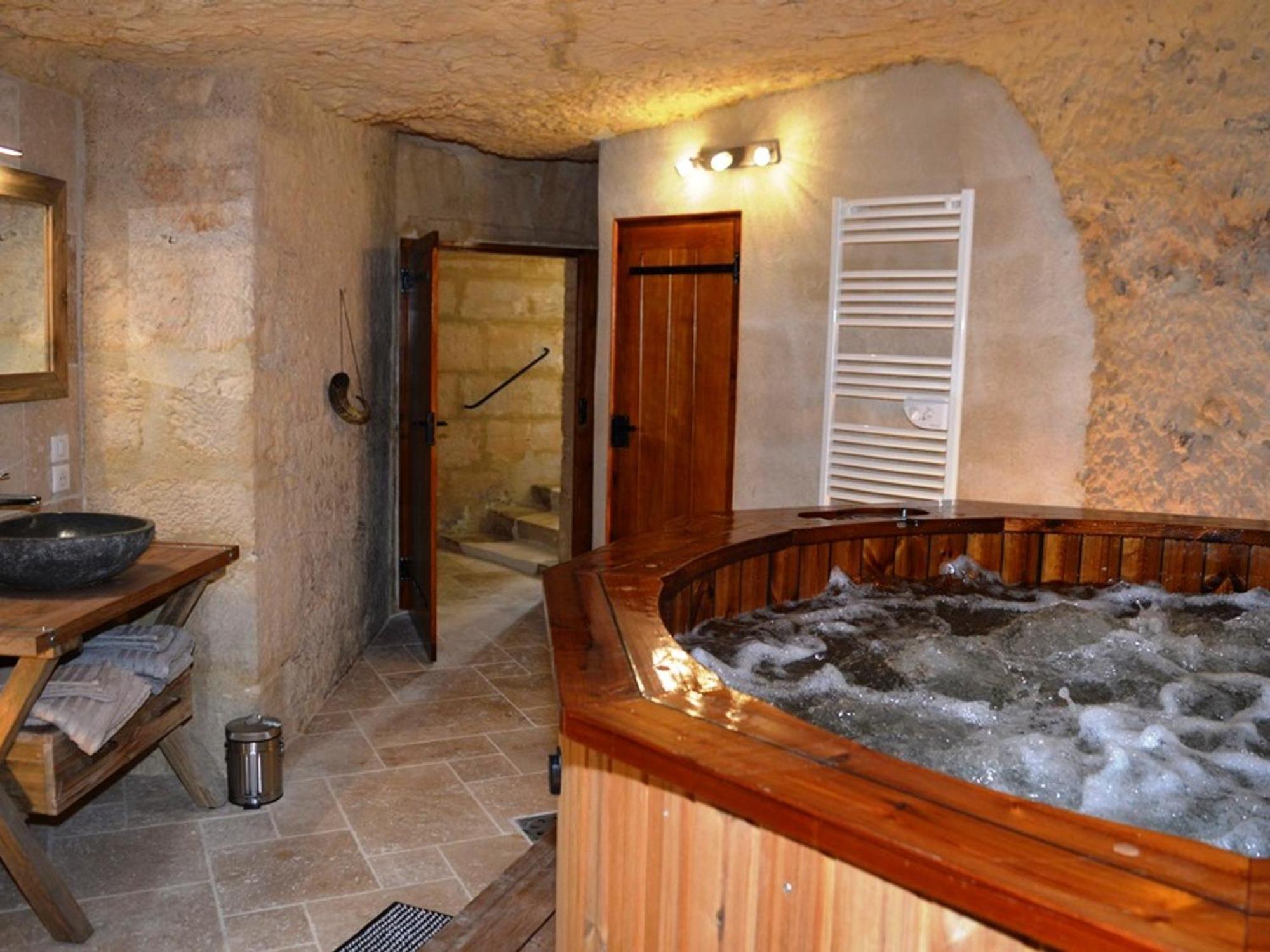 Maison Troglodyte Elegante Avec Spa, Salle De Jeux Et Jardin Clos A Vouvray - Fr-1-381-87 ภายนอก รูปภาพ