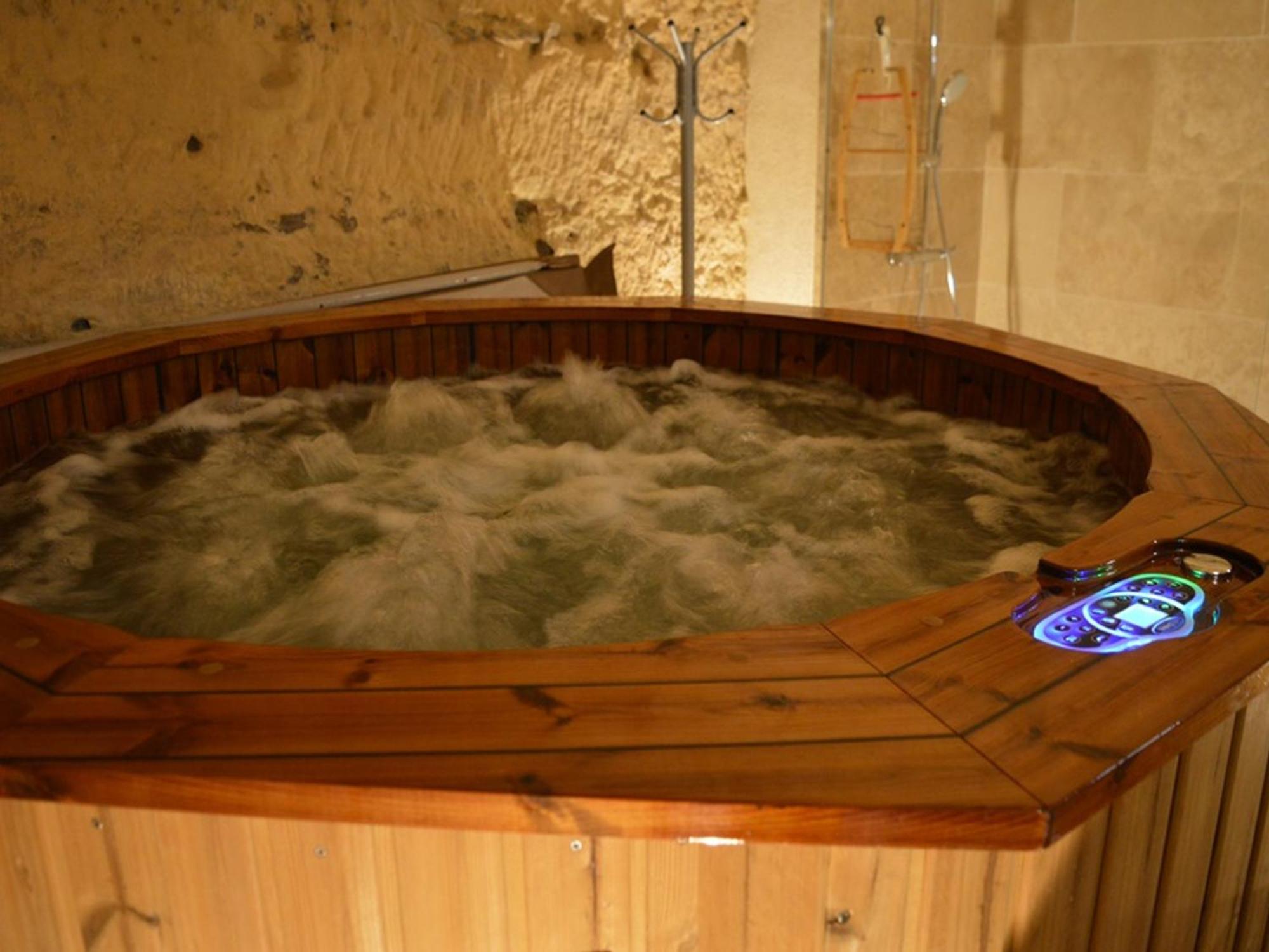 Maison Troglodyte Elegante Avec Spa, Salle De Jeux Et Jardin Clos A Vouvray - Fr-1-381-87 ภายนอก รูปภาพ